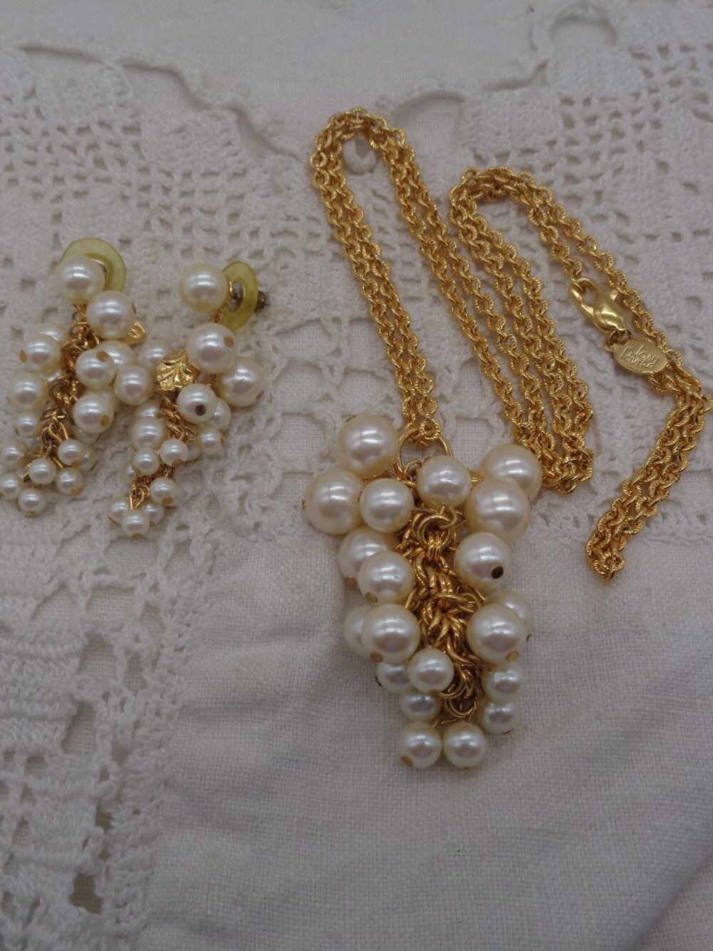 Vintage JOAN RIVERS Faux PEARL Grape Cluster NECKLACE & EARRINGS SET